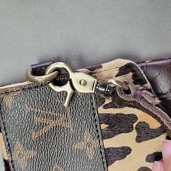 LV Recycled Croosbody - Picture 8 of 17